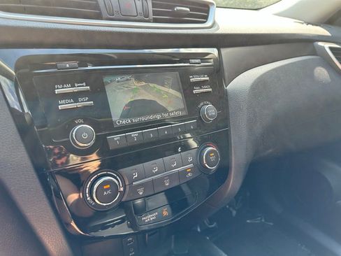 Used 2016 Nissan Rogue S w/ Appearance Package FWD image 18