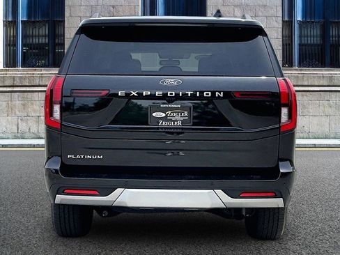 Certified 2025 Ford Expedition Platinum AWD/4WD image 4