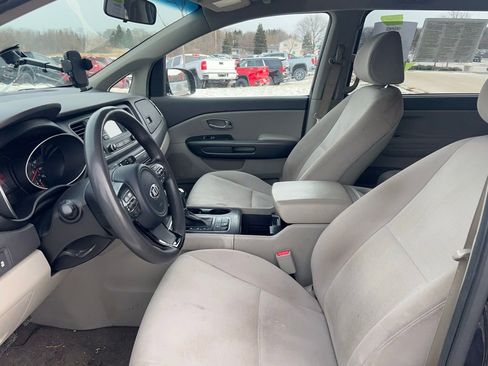 Used 2015 Kia Sedona LX w/ LX Convenience Package image 11
