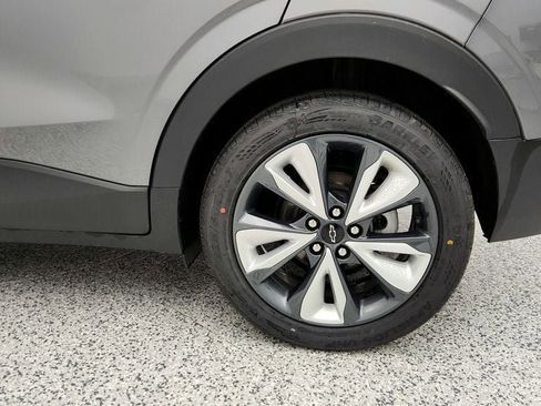 Used 2022 Chevrolet Bolt EUV LT w/ Convenience Package image 9