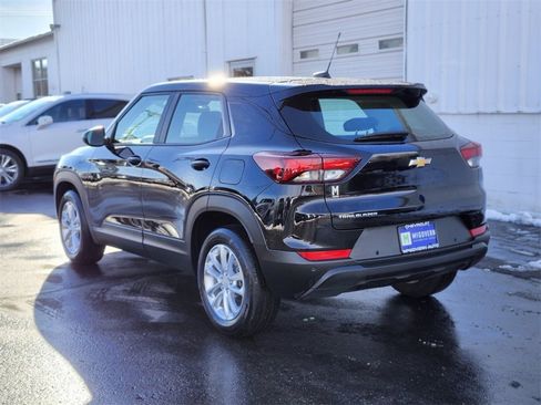 Used 2025 Chevrolet TrailBlazer LS w/ LS Confidence Package image 3