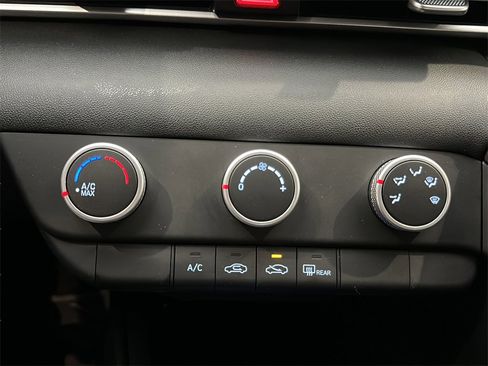 Certified 2025 Hyundai Elantra SE image 24