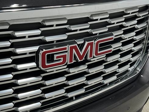 Used 2018 GMC Yukon XL Denali w/ Denali Ultimate Package AWD/4WD image 45