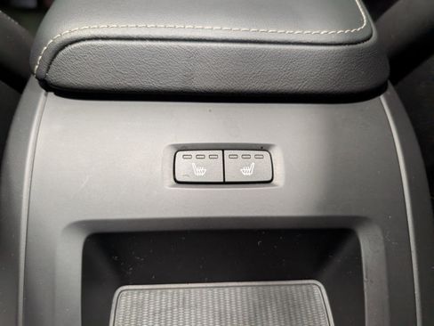 Used 2022 Volvo XC60 T8 R-Design w/ Advanced Package image 12