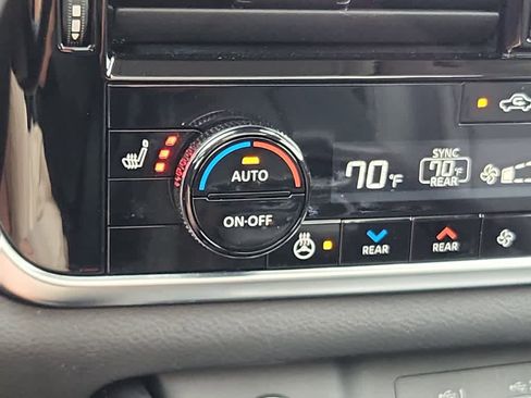 Used 2023 Nissan Rogue SL w/ SL Premium Package image 16