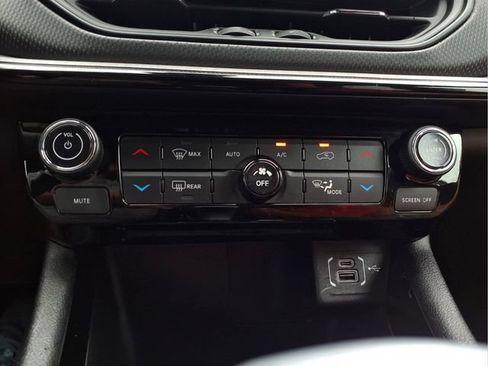 Used 2025 Jeep Compass Trailhawk AWD/4WD image 26
