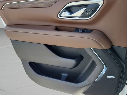 Used 2024 Chevrolet Suburban High Country AWD/4WD image 17