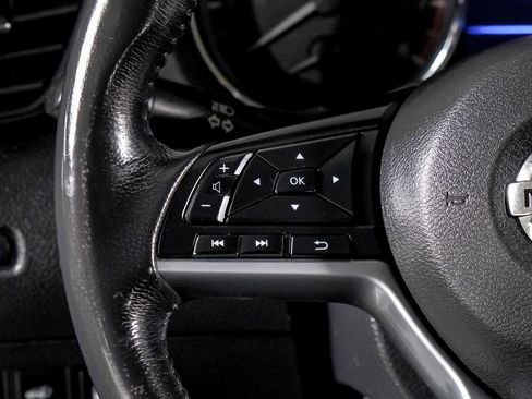 Used 2018 Nissan Rogue SV image 17