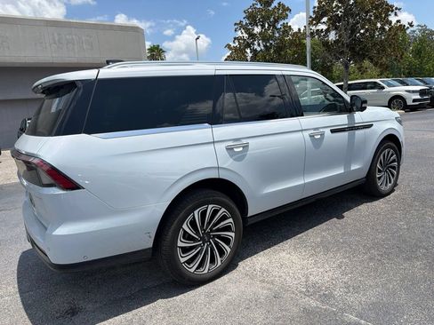 Used 2025 Lincoln Navigator Black Label AWD/4WD image 2