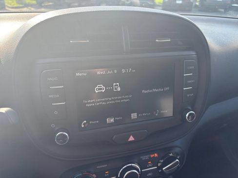 Used 2025 Kia Soul LX w/ LX Technology Package FWD image 17