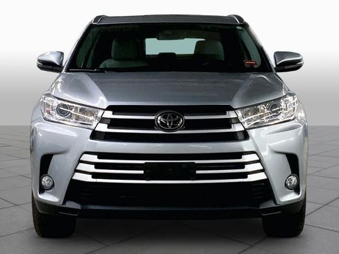 Used 2018 Toyota Highlander XLE AWD/4WD image 4
