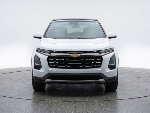 Used 2025 Chevrolet Equinox LT image 2