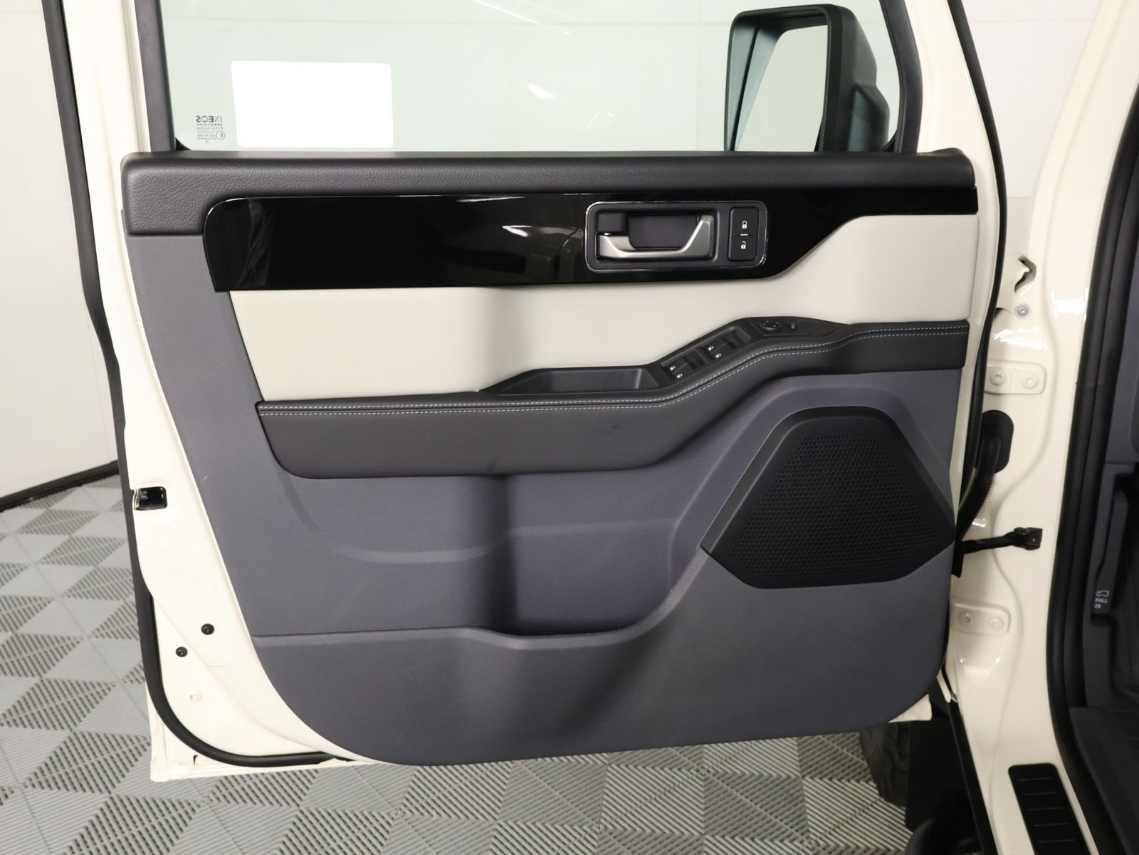 Used 2025 INEOS Grenadier Station Wagon AWD/4WD image 18