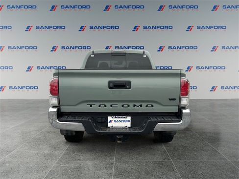 Used 2022 Toyota Tacoma TRD Off-Road image 4
