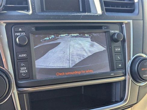 Used 2013 Toyota Highlander Plus image 12