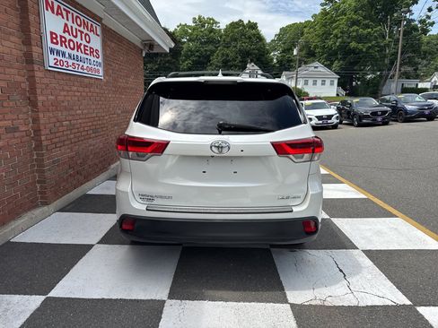 Used 2017 Toyota Highlander XLE w/ Protection Package #3 AWD/4WD image 10