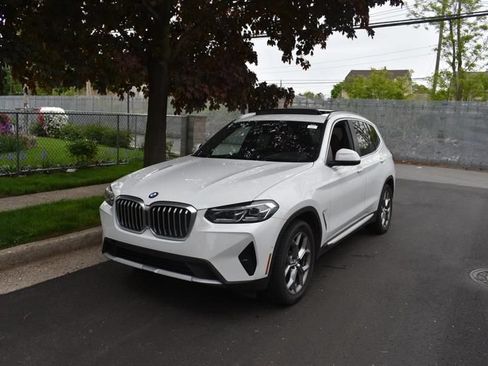 Used 2025 BMW X3 xDrive30i AWD/4WD image 2