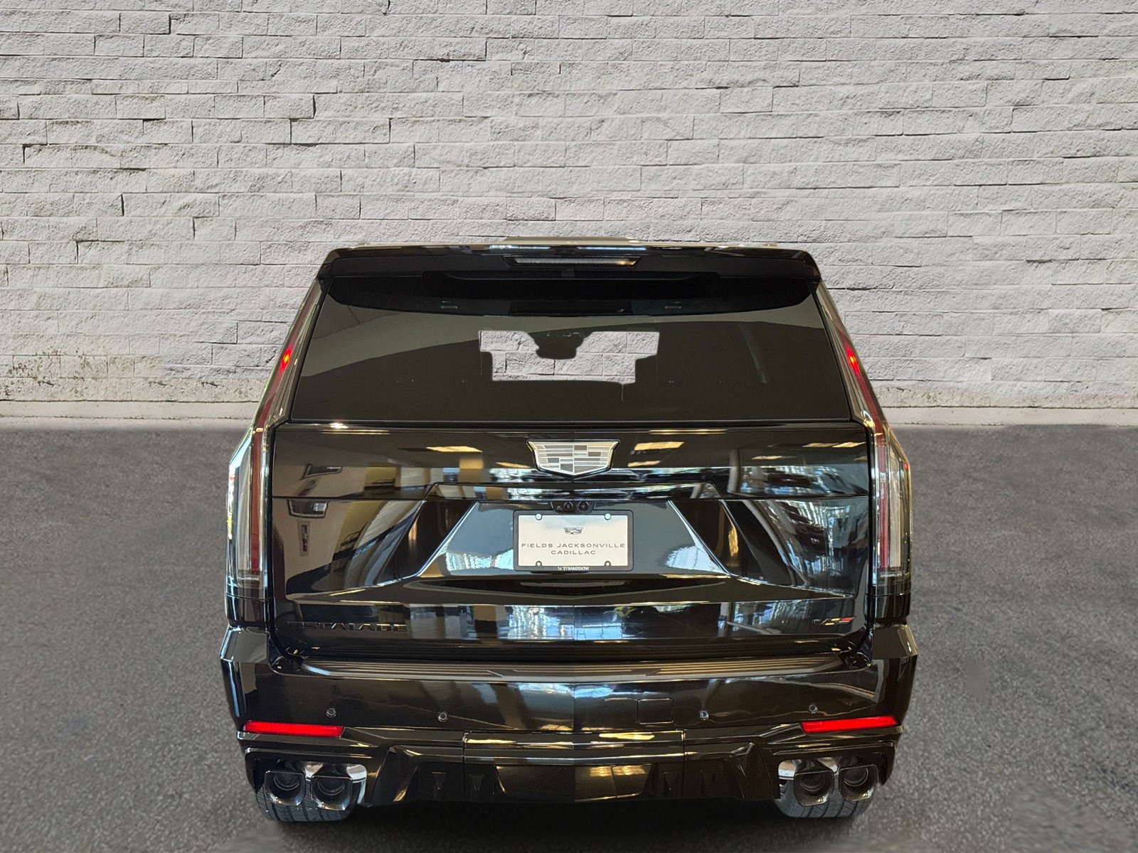 Used 2026 Cadillac Escalade V w/ LPO, ONYX Package AWD/4WD image 4