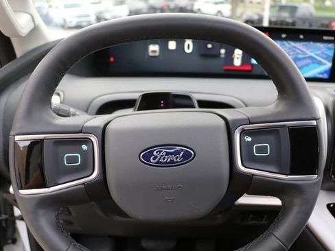 Used 2025 Ford Expedition Active AWD/4WD image 26