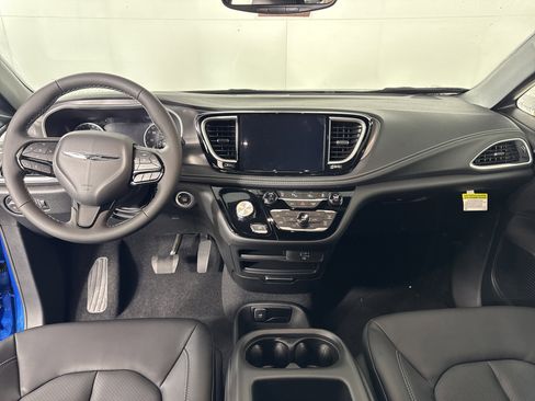 New 2026 Chrysler Pacifica Select w/ S Appearance Package image 12