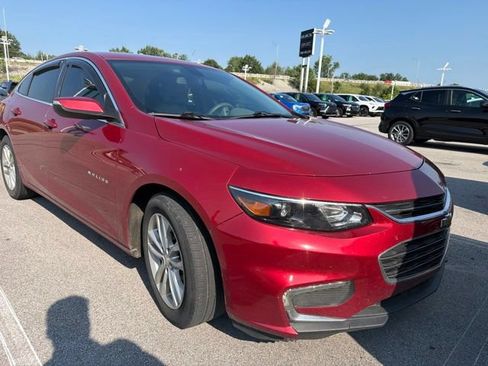 Used 2016 Chevrolet Malibu LT FWD image 2