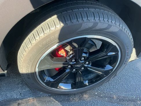 Used 2024 Ford Expedition Limited image 13