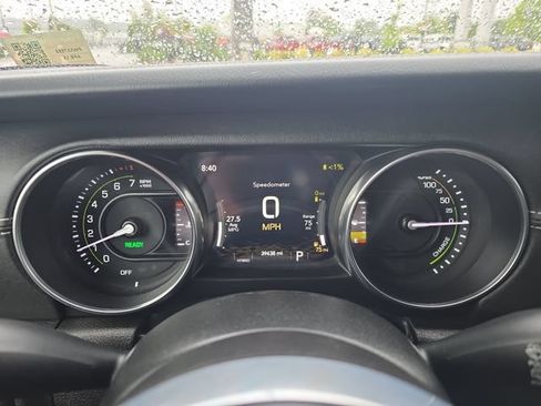 Used 2023 Jeep Wrangler Unlimited Sahara w/ Cold Weather Group AWD/4WD image 19