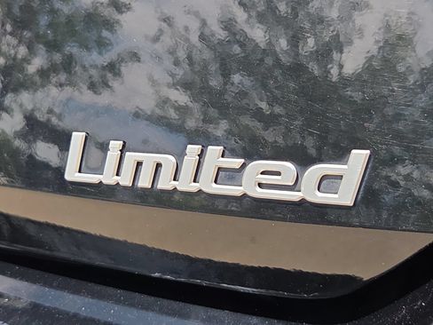 Used 2024 Hyundai Elantra Limited FWD image 9