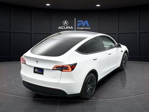 Used 2024 Tesla Model Y Long Range AWD/4WD image 30