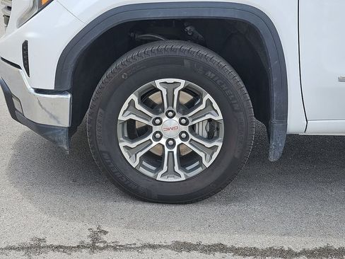 Used 2025 GMC Sierra 1500 SLT AWD/4WD image 9