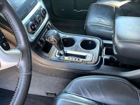 Used 2015 GMC Acadia SLT image 17