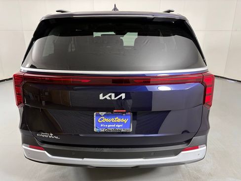 New 2026 Kia Carnival EX FWD image 7