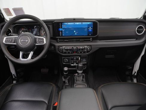 Used 2024 Jeep Wrangler Sahara w/ Technology Group image 27