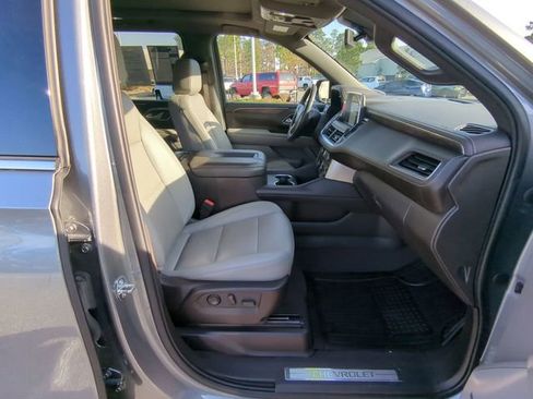 Used 2022 Chevrolet Suburban LT w/ LT Signature Package image 45