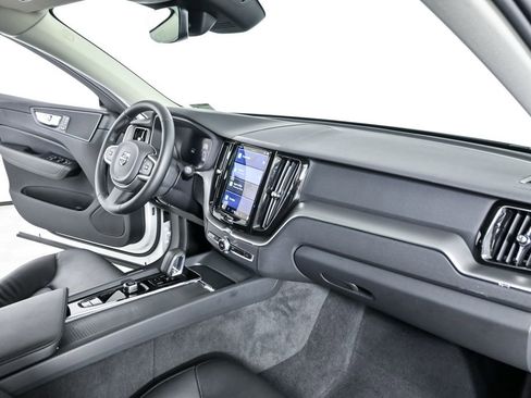 Used 2025 Volvo XC60 B5 Core AWD/4WD image 25