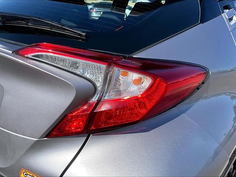 Used 2018 Toyota C-HR XLE FWD image 28