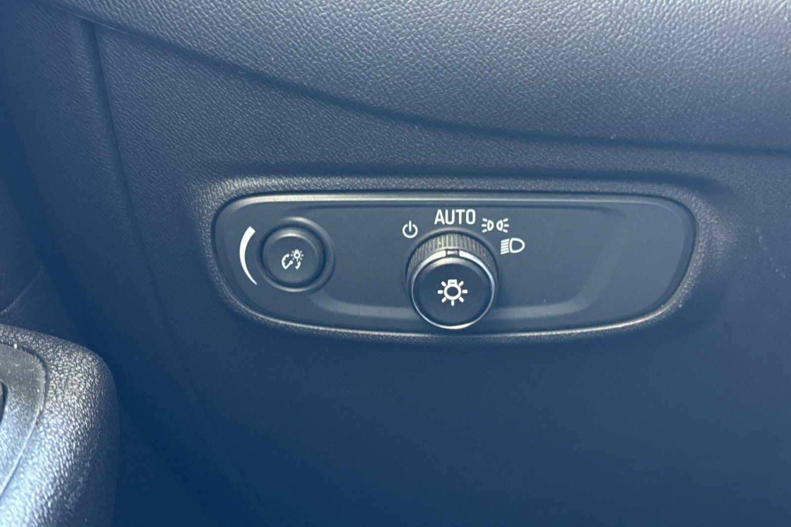 Used 2024 Chevrolet Equinox LT FWD image 38