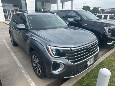 Used 2024 Volkswagen Atlas SE FWD image 2