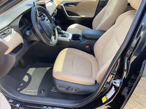 Used 2025 Toyota RAV4 XLE w/ Convenience Package FWD image 19
