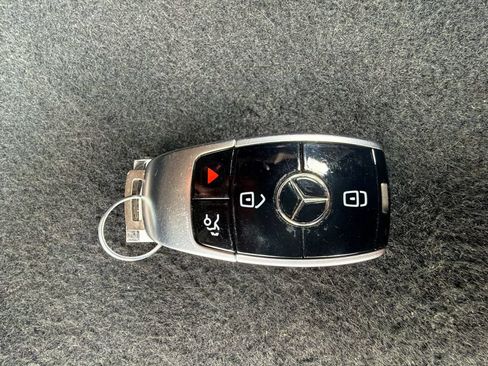 Used 2019 Mercedes-Benz E 300 4MATIC image 28