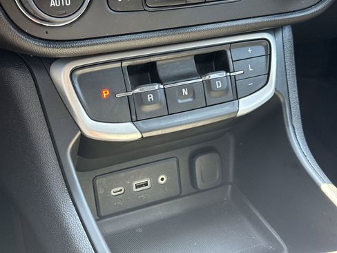 Used 2024 GMC Terrain SLE w/ Driver Convenience Package image 26