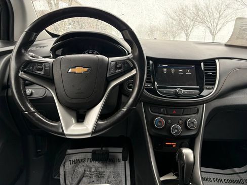 Used 2019 Chevrolet Trax LT w/ LT Convenience Package FWD image 18