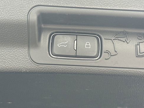 Certified 2022 Ford Explorer XLT w/ Equipment Group 202A image 21