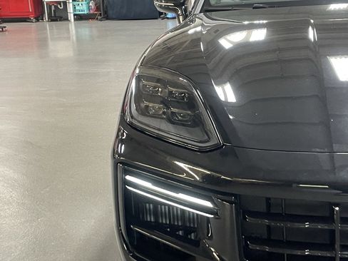 Used 2026 Porsche Cayenne Turbo image 5