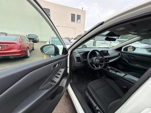 Used 2024 Nissan Rogue S FWD image 9
