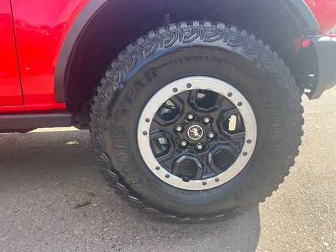 Used 2024 Ford Bronco Black Diamond w/ Sasquatch Package AWD/4WD image 4