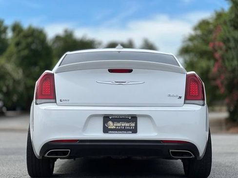 Used 2019 Chrysler 300 S w/ S Model Appearance Package RWD image 6