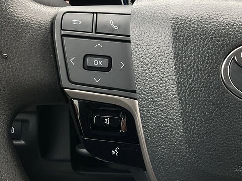 Used 2025 Toyota Camry LE image 21