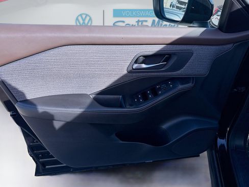 Used 2023 Nissan Rogue SV image 19