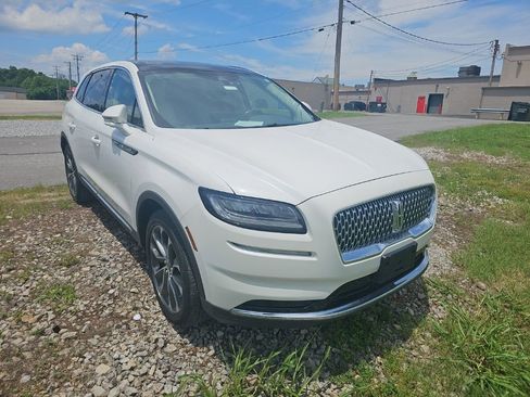 Used 2022 Lincoln Nautilus Reserve w/ Luxury Package AWD/4WD image 5